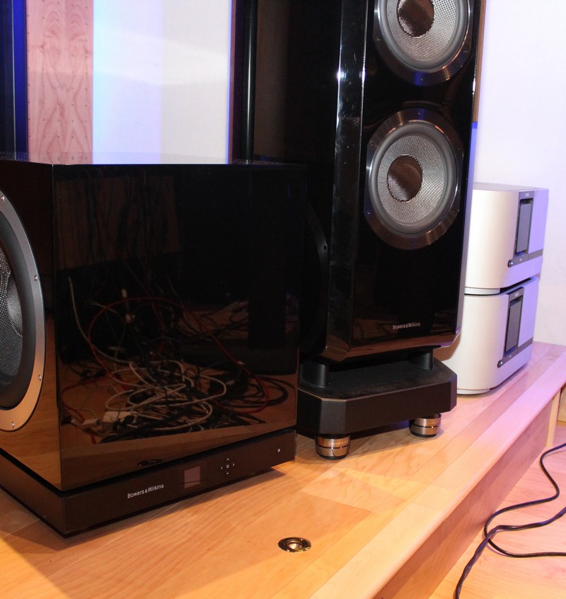 B&W 802 D2与IsoAc半岛电子app官方下载oustics GAIA I扬声器隔离
