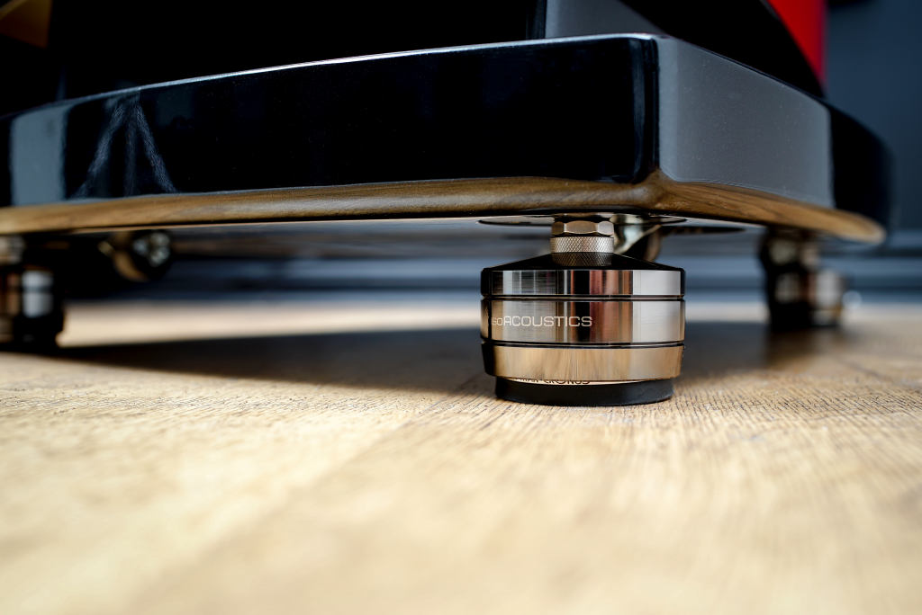 半岛电子app官方下载IsoAcoustics GAIA-TITAN他们站扬声器安装在地板上